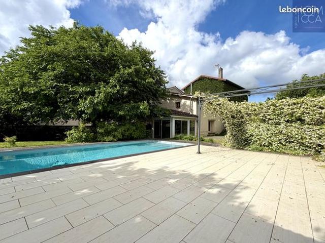 Maison 7 pièces 213 m²