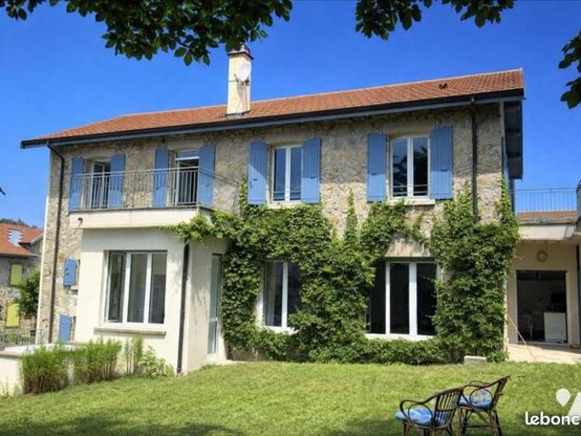 Maison 7 pièces 213 m²