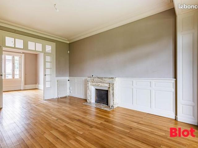 Maison 7 pièces 213 m²