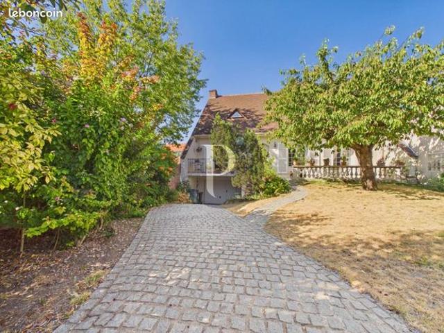 Maison 7 pièces 224 m²