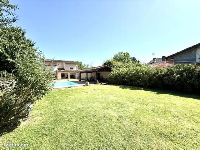 Maison 7 pièces 225 m²