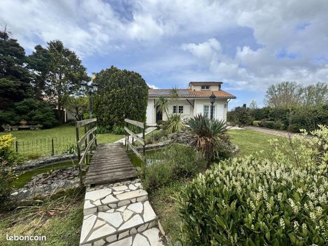 Maison 7 pièces 225 m²