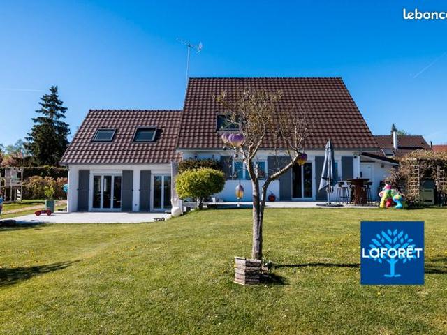 Maison 7 pièces 225 m²