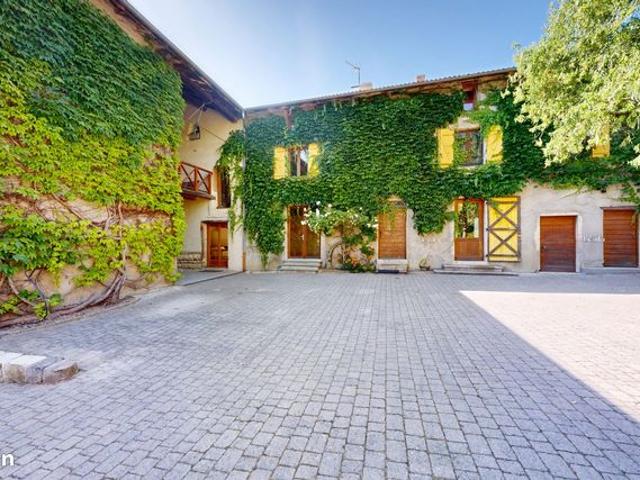 Maison 7 pièces 225 m²