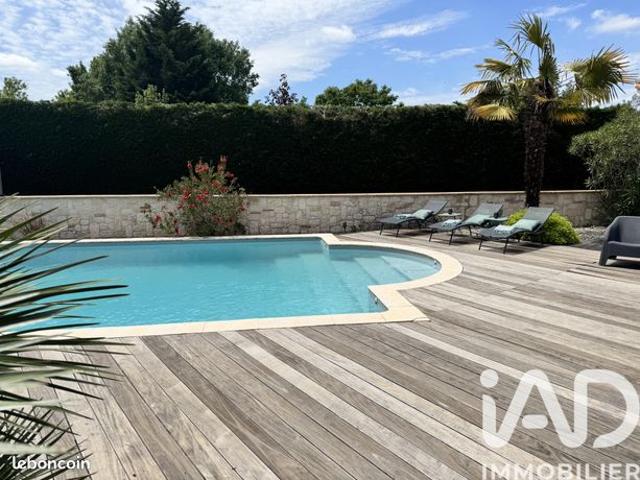 Maison 7 pièces 225 m²
