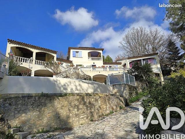 Maison 7 pièces 225 m²