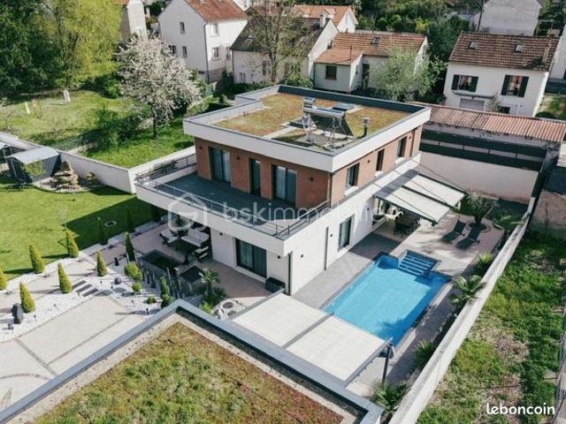 Maison 7 pièces 225 m²