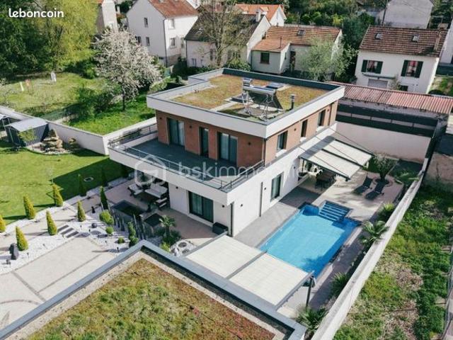 Maison 7 pièces 225 m²