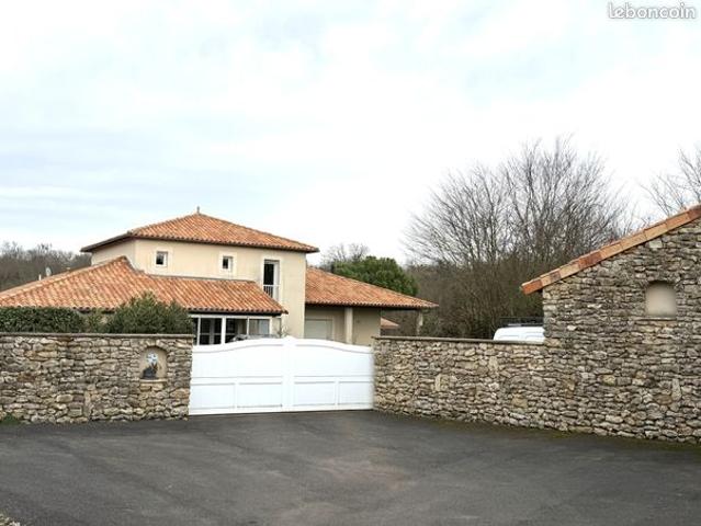 Maison 7 pièces 225 m²