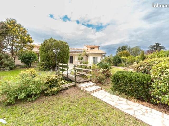 Maison 7 pièces 225 m²