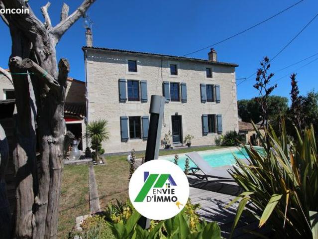 Maison 7 pièces 225 m²
