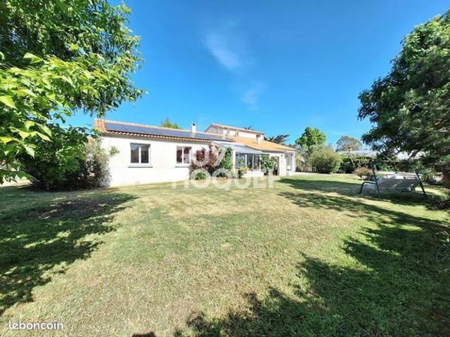 Maison 7 pièces 225 m²