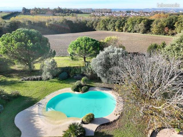 Maison 7 pièces 225 m²