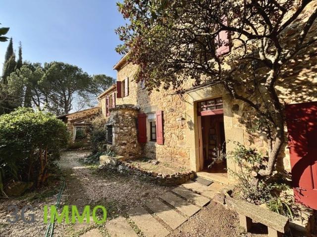 Maison 7 pièces 215 m²