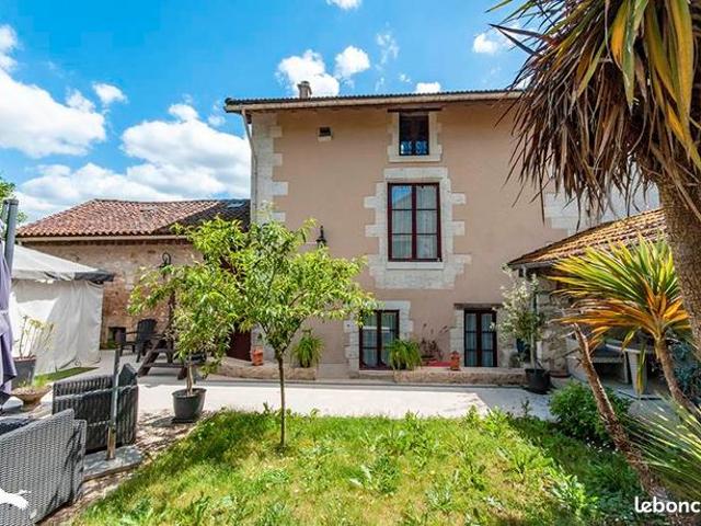 Maison 7 pièces 225 m²