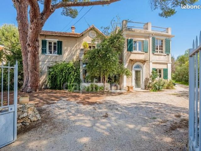Maison 7 pièces 225 m²