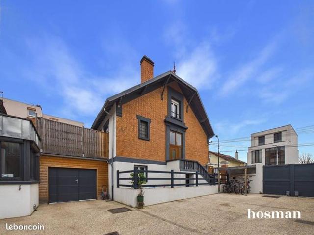 Maison 7 pièces 225 m²