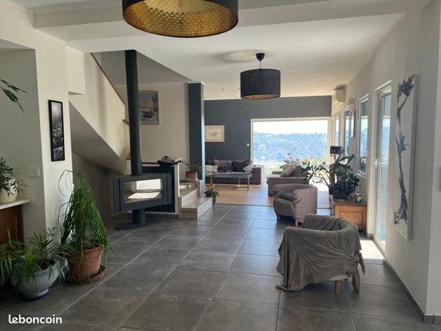 Maison 7 pièces 226 m²
