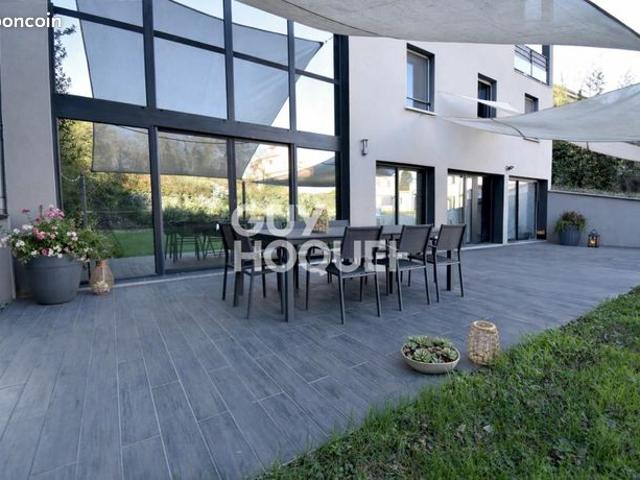 Maison 7 pièces 226 m²