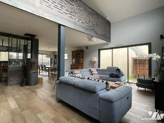 Maison 7 pièces 226 m²