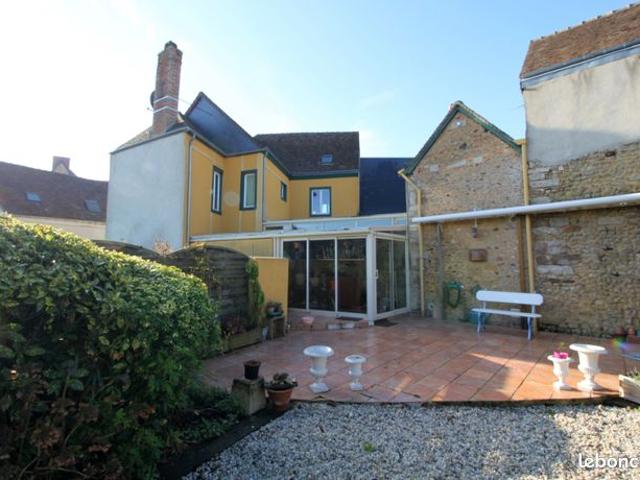Maison 7 pièces 222 m²