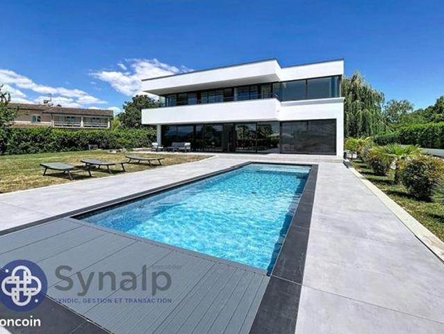 Maison 7 pièces 226 m²
