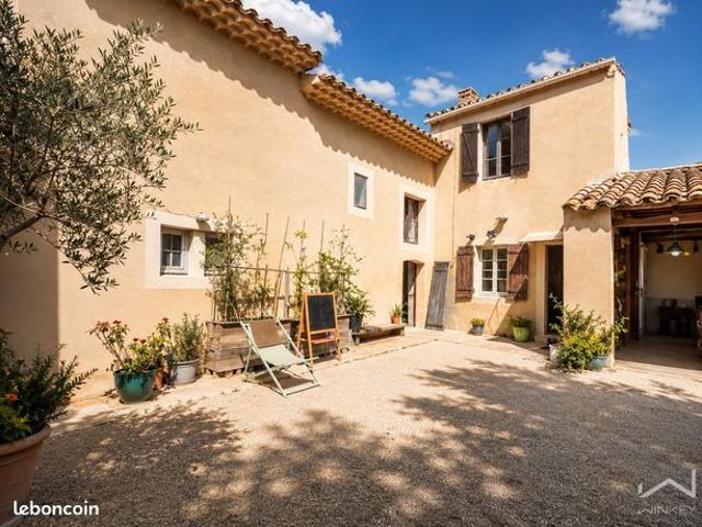 Maison 7 pièces 226 m²