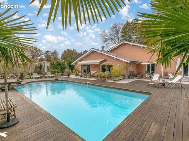 Maison 7 pièces 226 m²