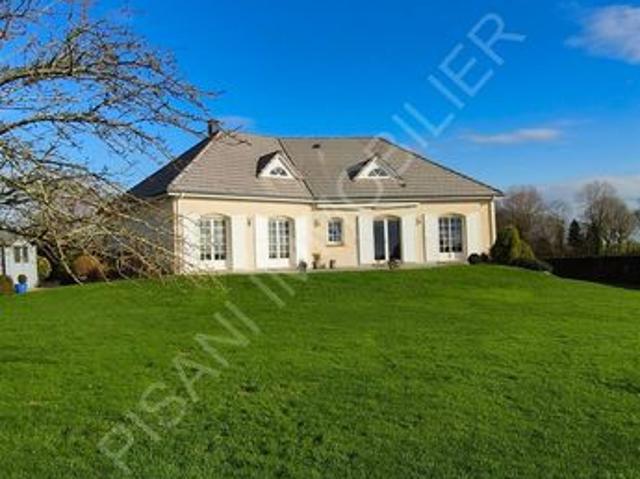 Maison 7 pièces 226 m²