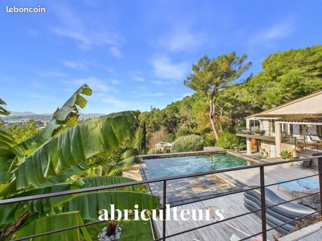 Maison 7 pièces 227 m²