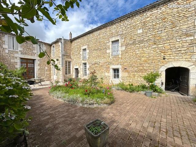 Maison 7 pièces 227 m²