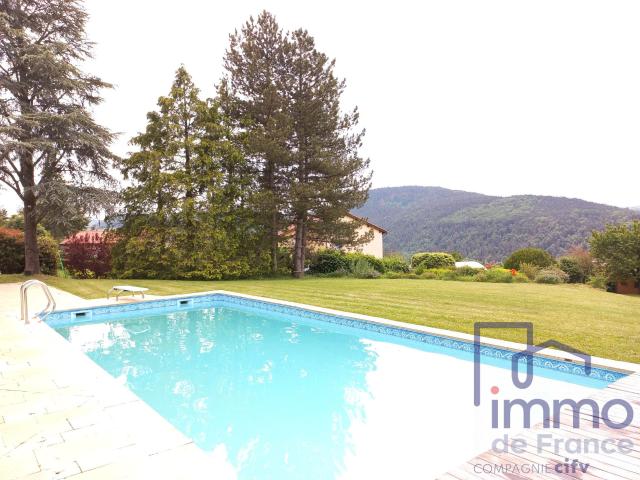 Maison 7 pièces 227 m²