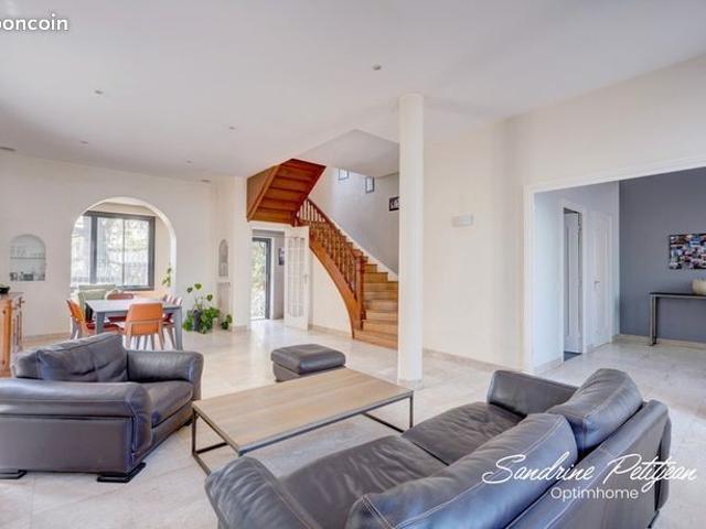 Maison 7 pièces 228 m²