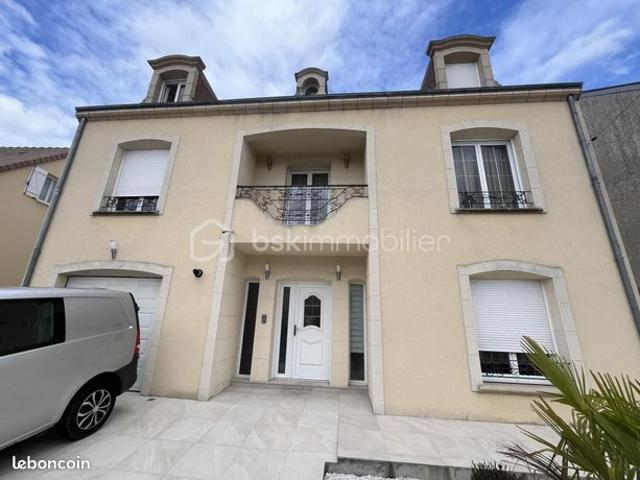 Maison 7 pièces 228 m²