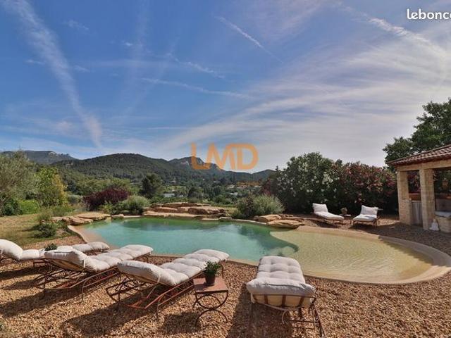 Maison 7 pièces 228 m²