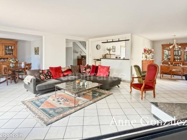 Maison 7 pièces 228 m²