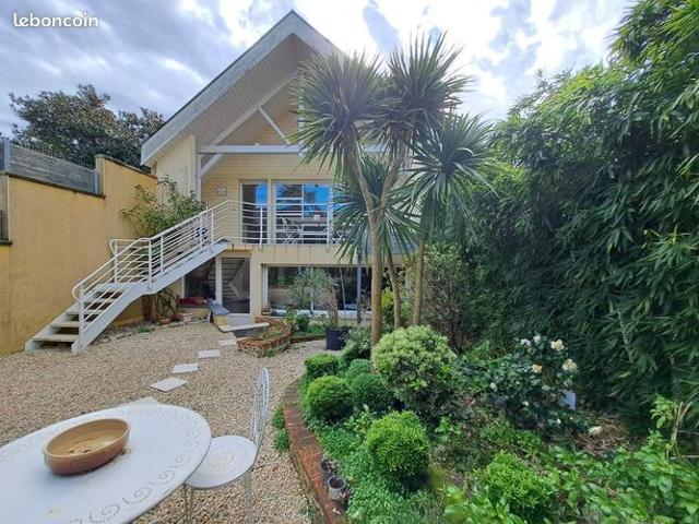 Maison 7 pièces 228 m²