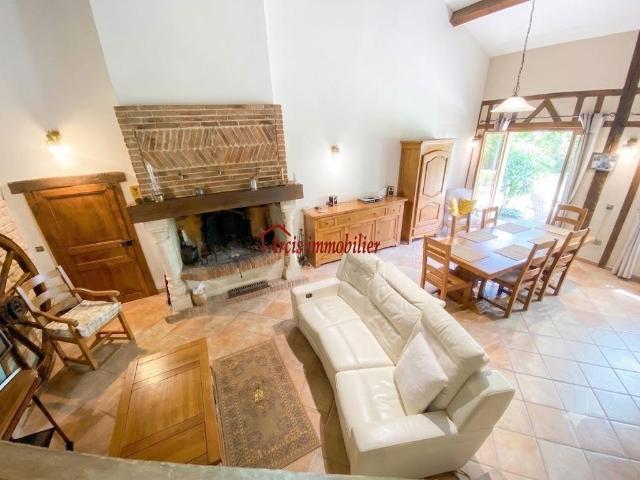 Maison 7 pièces 228 m²