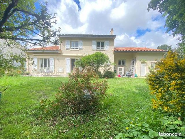 Maison 7 pièces 229 m²