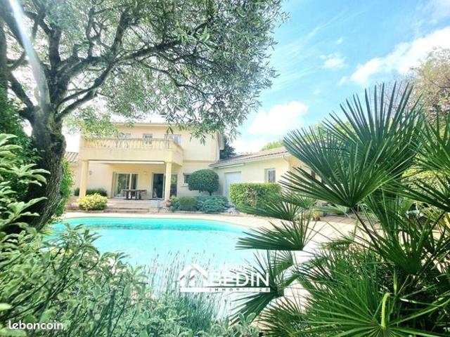 Maison 7 pièces 229 m²