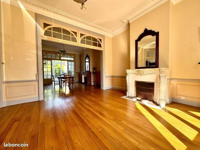 Maison 7 pièces 220 m²