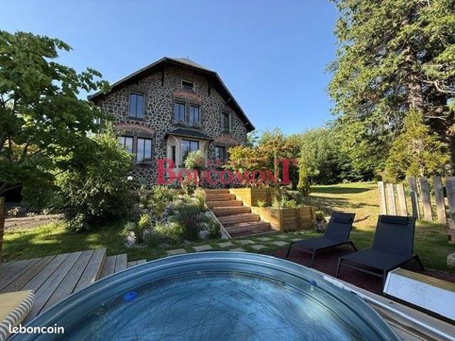 Maison 7 pièces 220 m²