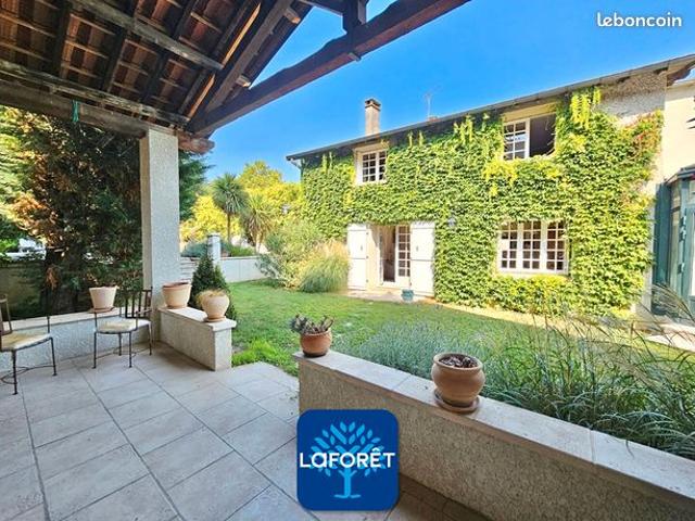 Maison 7 pièces 220 m²