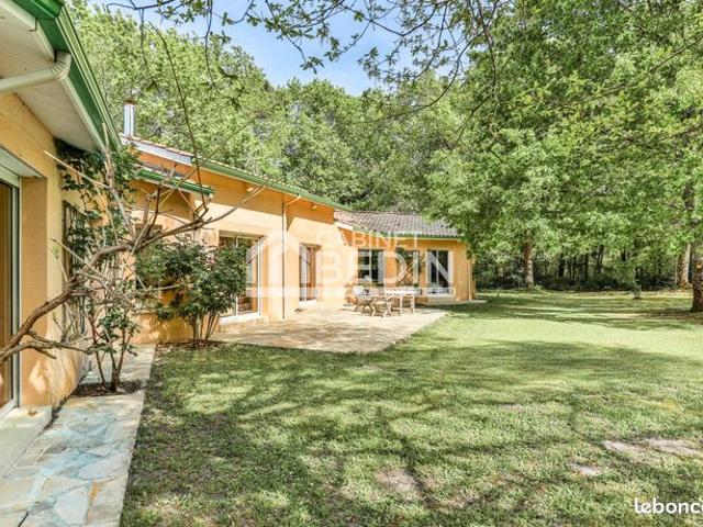 Maison 7 pièces 220 m²