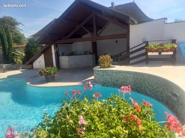 Maison 7 pièces 220 m²