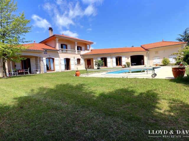 Maison 7 pièces 220 m²