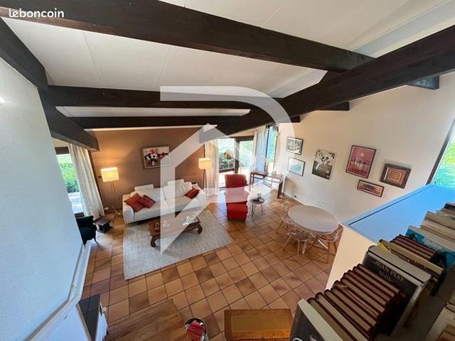 Maison 7 pièces 220 m²