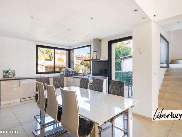 Maison 7 pièces 220 m²