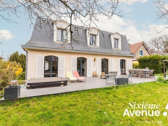 Maison 7 pièces 220 m²