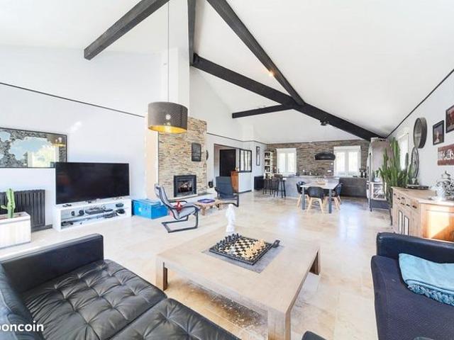Maison 7 pièces 220 m²